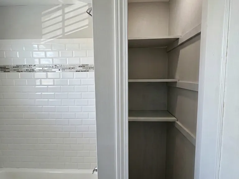 Avondale I Apartments — Photo 24