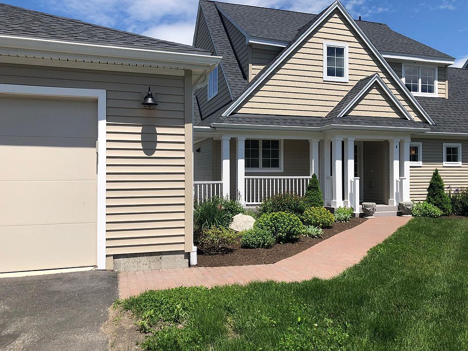 Like new Botany Place condo--you would swear it's never been lived in!