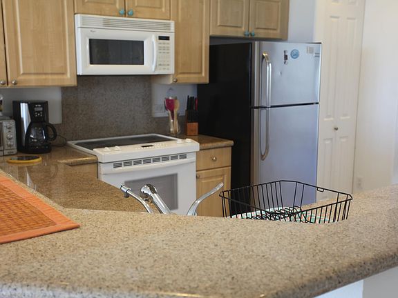 2nd image of 75-6009 Alii Dr APT F3