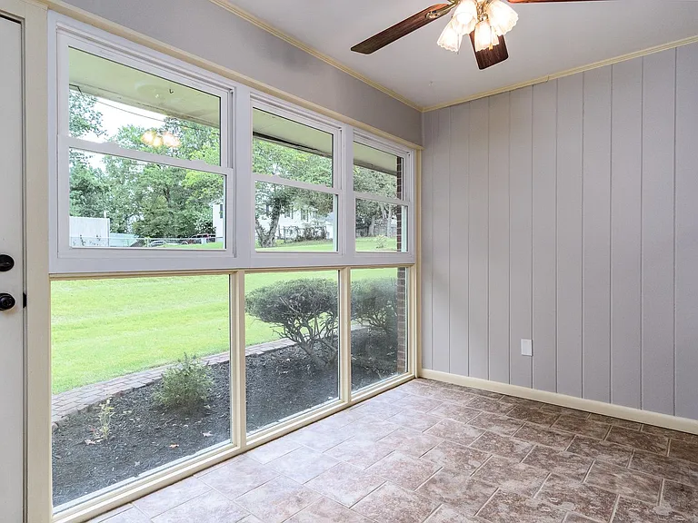 101 McCormick Cir — Photo 32