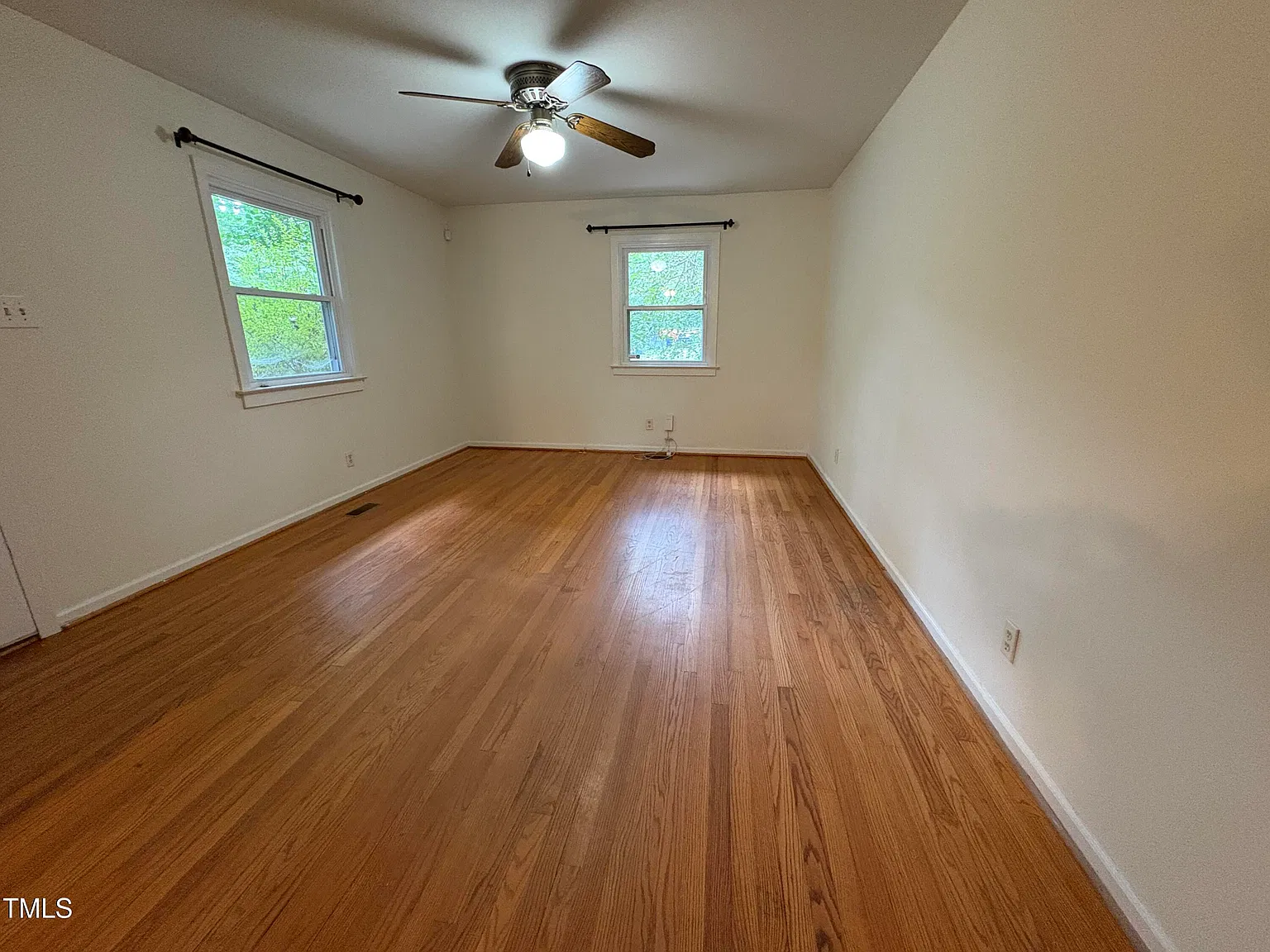 2 bed, 1.0 bath, 816 sqft, $1,545 — Photo 2