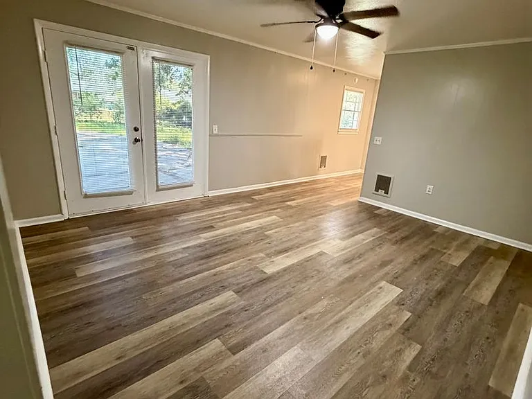1900 S Maple Dr — Photo 6