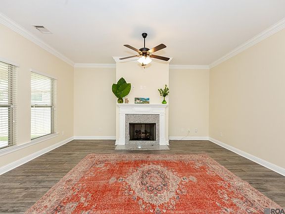 4th image of 6118 Lake Bend Dr