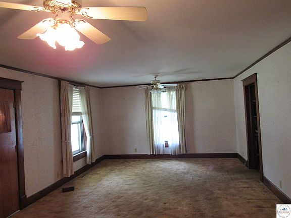 5th image of 1624 S Barrett Ave