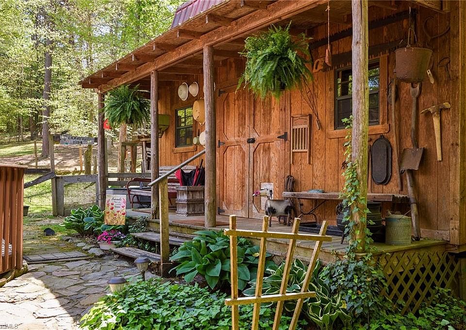 25th image of 7198 Spring Hill Rd