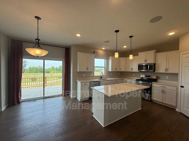3032 Wellington Ln — Photo 2