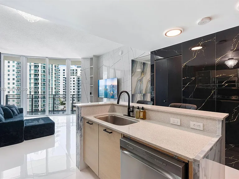 350 NE 24th St #1107 — Photo 5