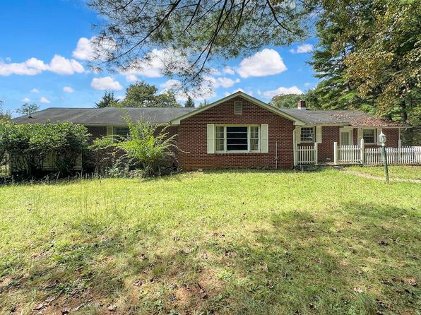 53 Woodberry Ln, Galax, VA 24333