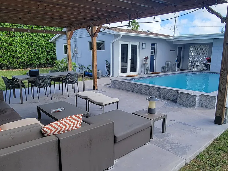 9955 SW 215th St — Photo 2