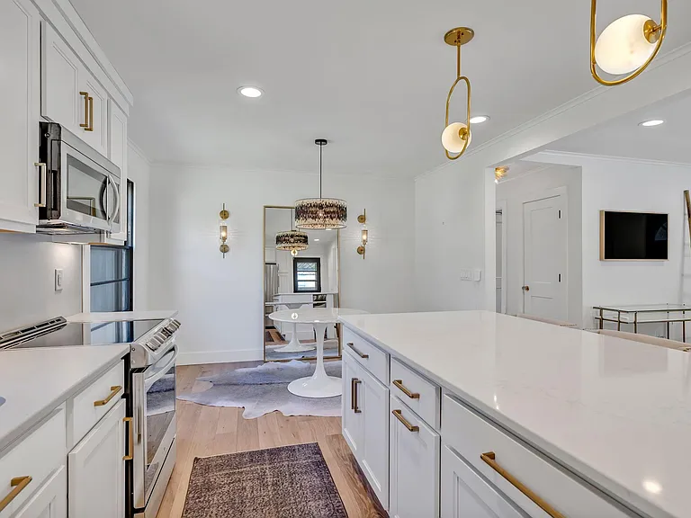 313 James Ave — Photo 28