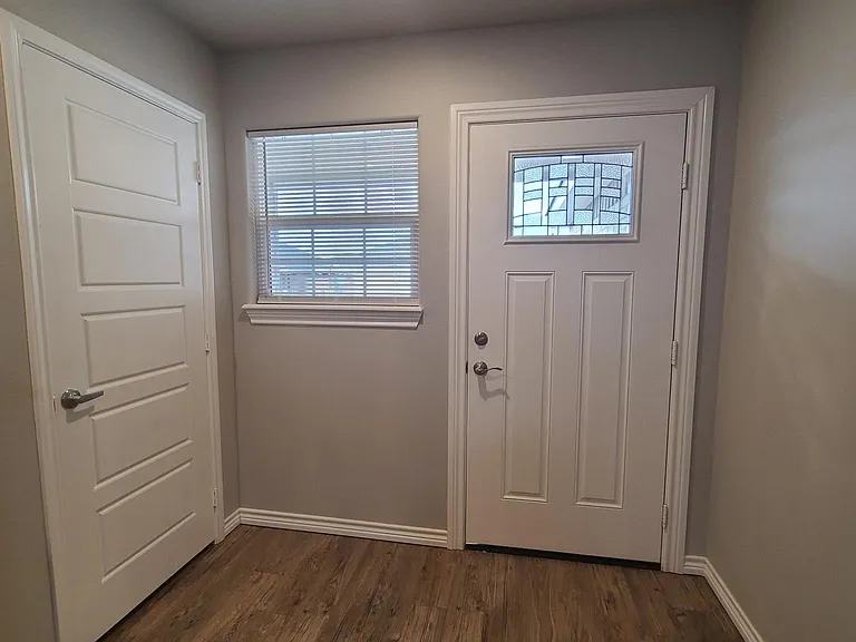 5523 Jarvis St #B — Photo 6