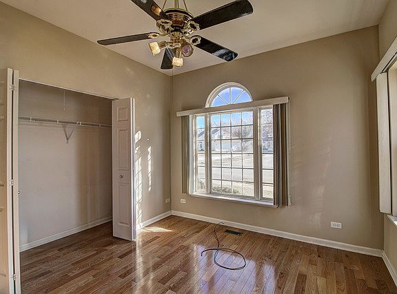 5th image of 372 Haywood Dr