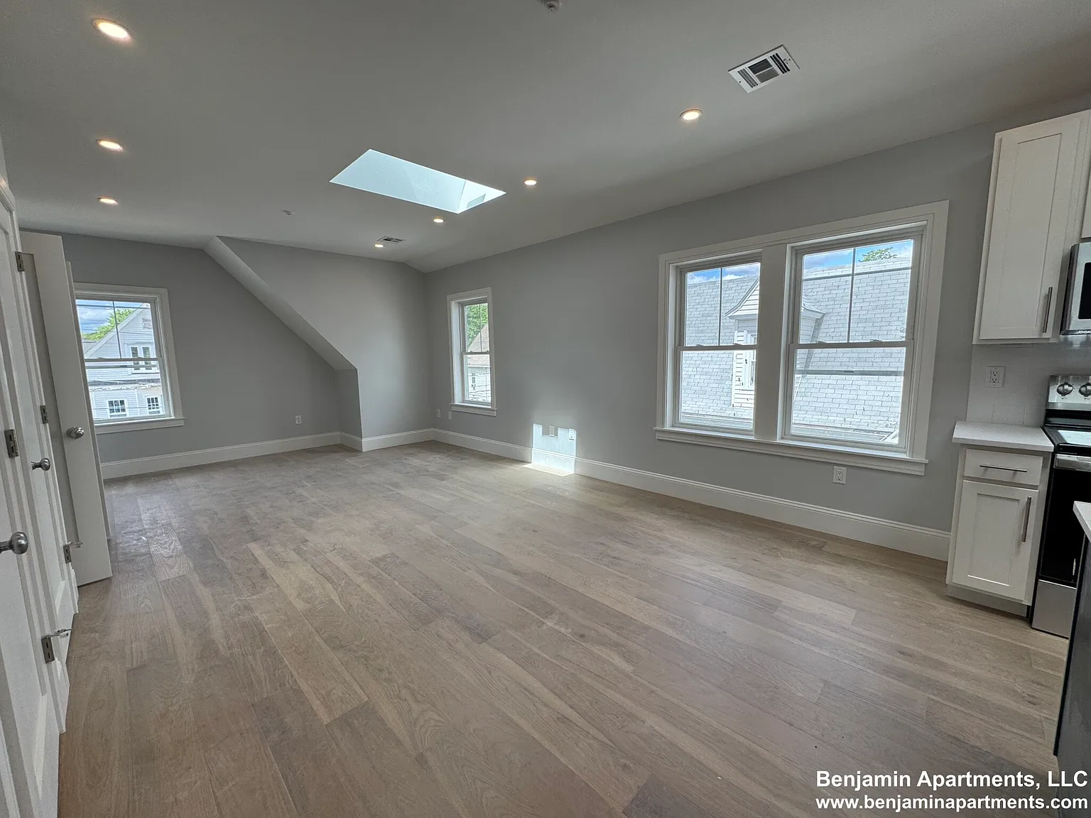 3 bed, $4,100 — Photo 1