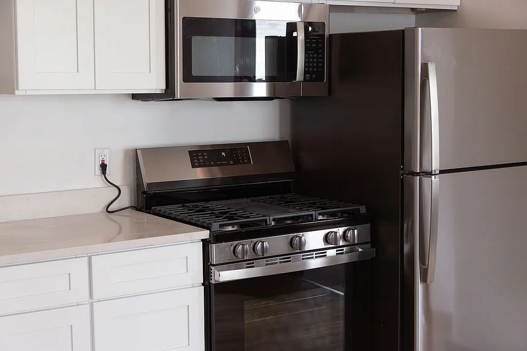 Building Photo - 367 Spruce St #2