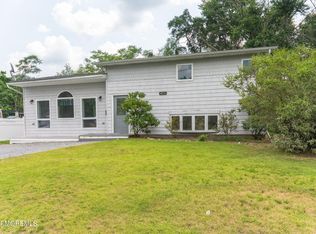 456 Brook Forest Dr, South Toms River, NJ 08757