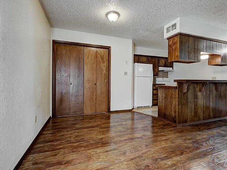 1315 Glen Oaks Ct #4 — Photo 10