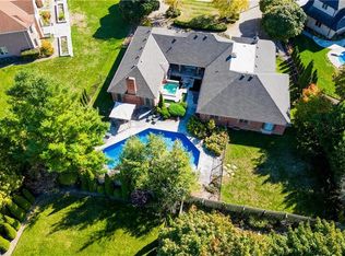 592 Manorwood Ct, Waterloo, ON N2K 3L7