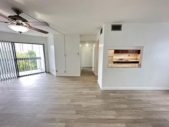 4th image of 2000 N Congress Ave APT 403