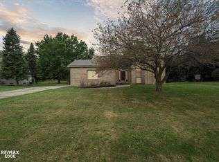 2411 Briar Creek Ln, Burton, MI 48509