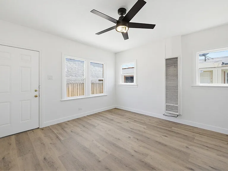 1510 W 52nd St #1512.5 — Photo 4