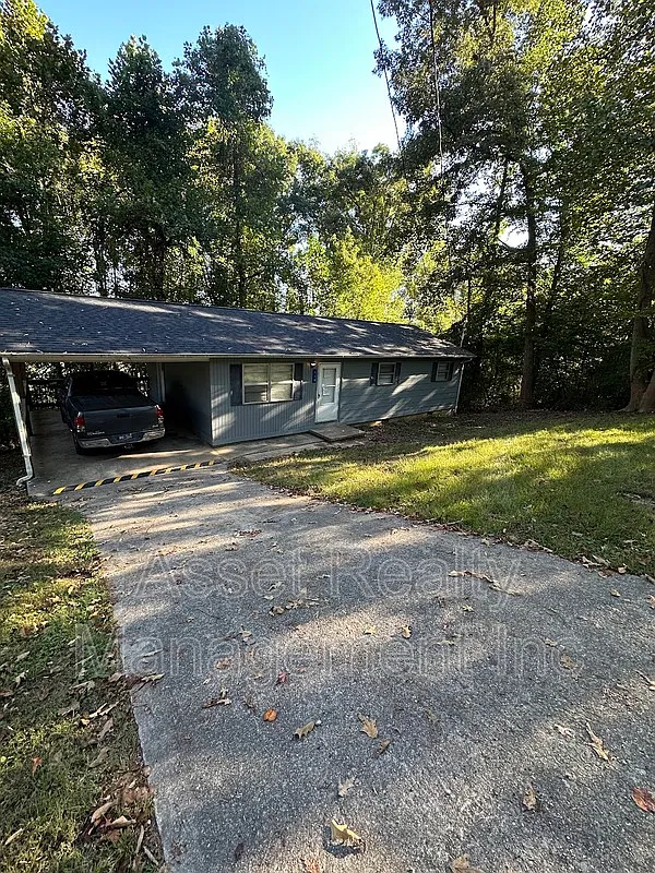 3 bed, 1.0 bath, 950 sqft, $1,295 — Photo 1