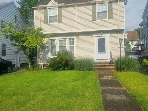 1135 Quilliams Rd, Cleveland Heights, OH 44121