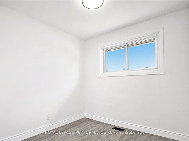 33 Majestic Dr — Photo 15