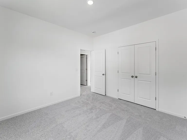 136 Glenn Dr — Photo 28