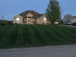 9390 Darrell Dr, Cedar Rapids, IA 52411