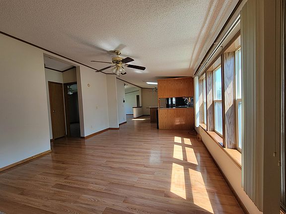 4th image of 118 Greenbriar St