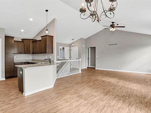 3rd image of 50 Kensington Palace Dr