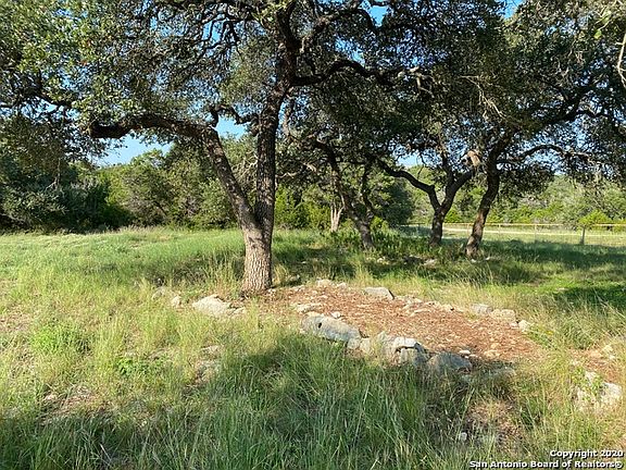 4th image of 241 Lone Creek Cir
