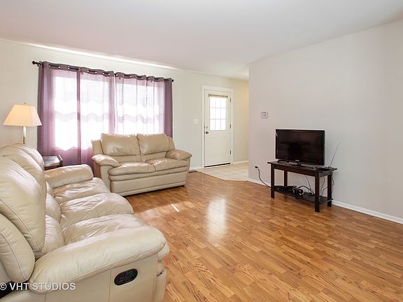 3rd image of 16 W Wrightwood Ave
