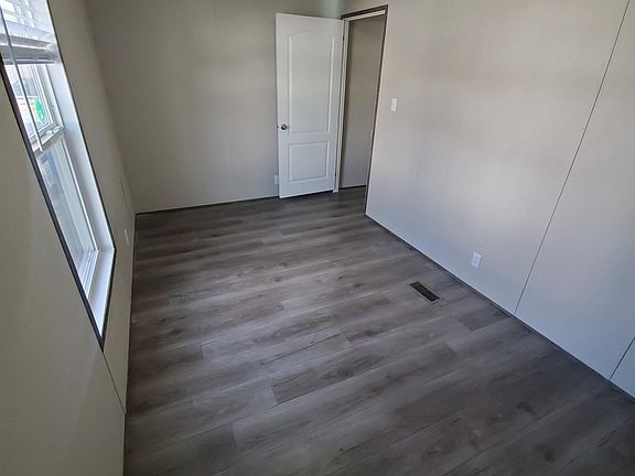 3rd image of 601 James St Lot 73