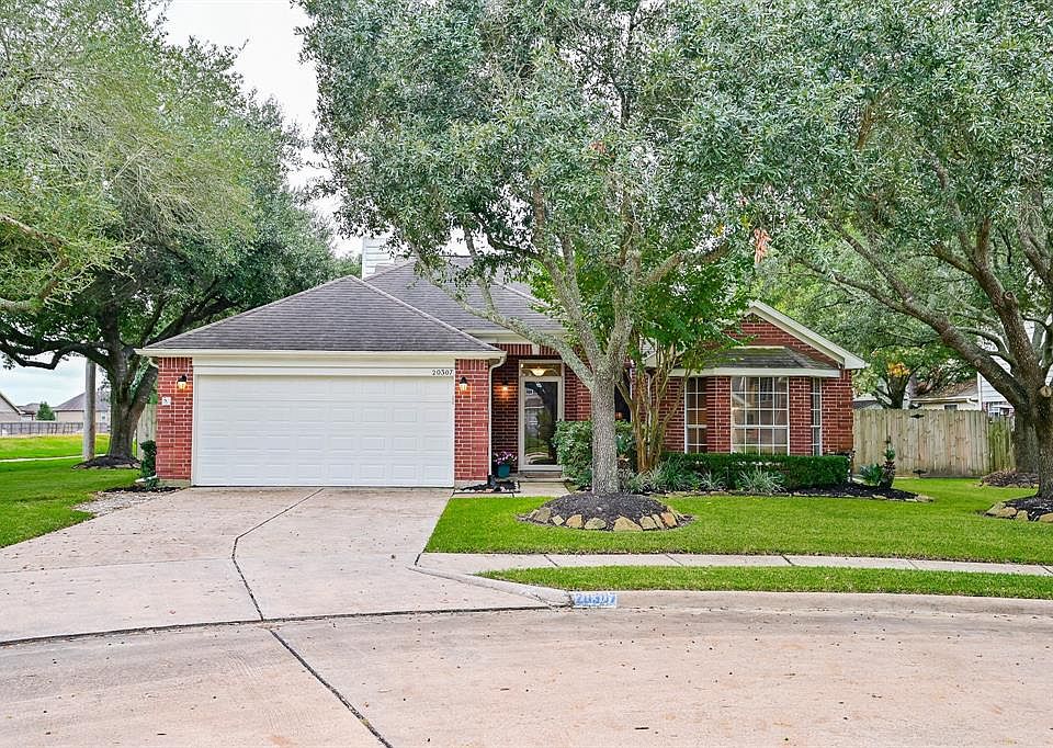 Charming 1-story home nestled on a quiet cul-de-sac lot in the master planned community of Fairfield!