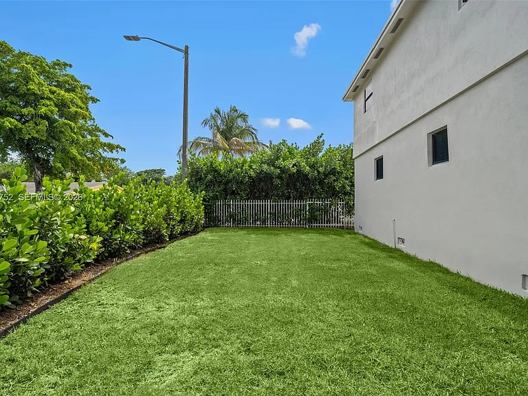 4746 NW 10th Ave — Photo 38