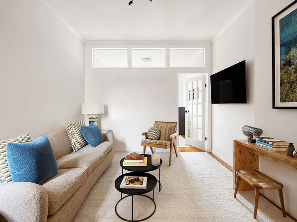 28 Perry St APT 4W, New York, NY 10014