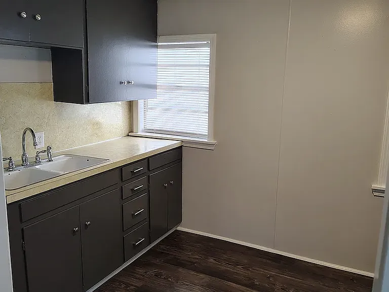 109 N School Ave #2 — Photo 3