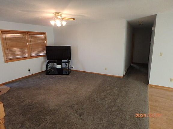 4th image of 106 Sunset Dr