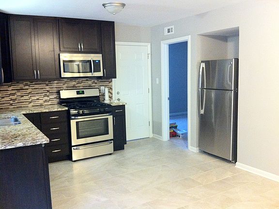 5th image of 8042 S Marshfield Ave #1