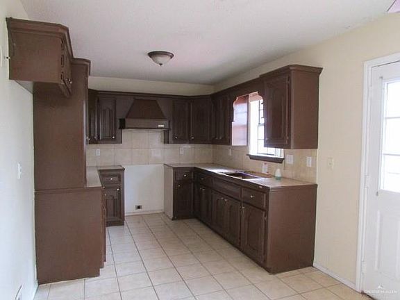 2nd image of 305 Whitewing Dr