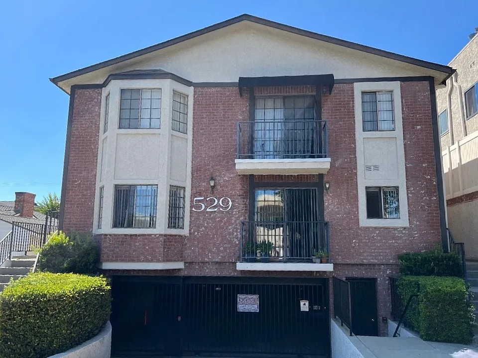 529 E Cedar Ave