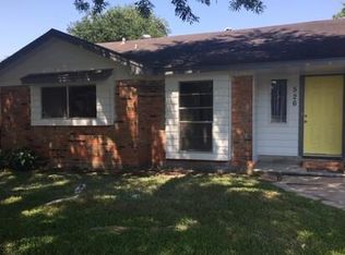 526 Seminole Dr, Kemah, TX 77565