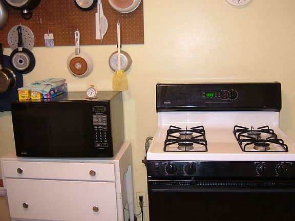 3rd image of 319 Bradley Dr
