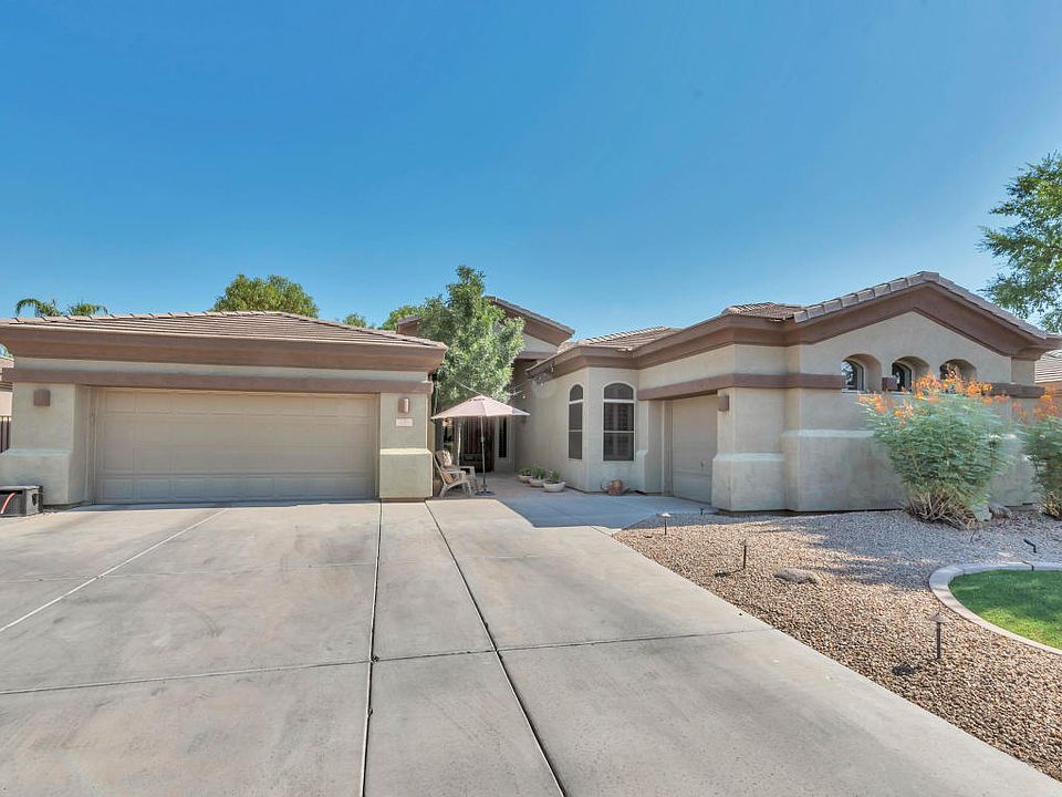 1st image of 450 E Canyon Creek Ct