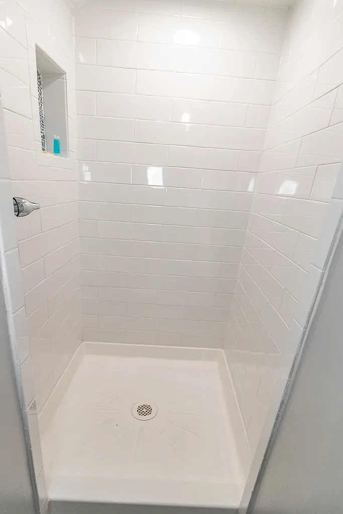 Studio, $950 — Photo 1