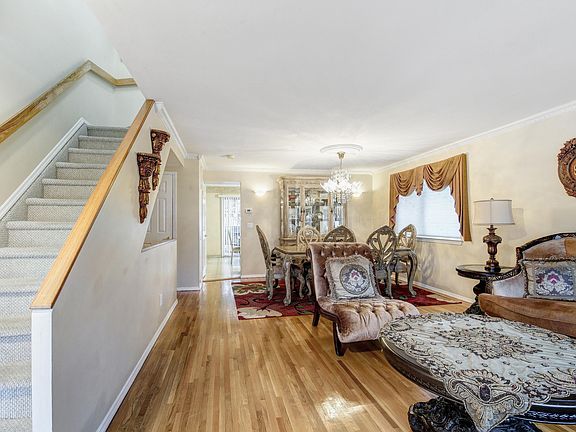 4th image of 138 Suffolk Ave