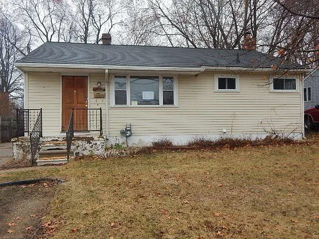 1055 Grove Rd photo 1