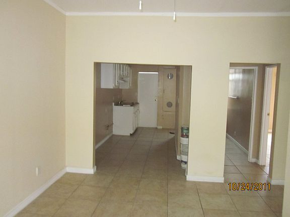 4th image of 209 Columbia Pl