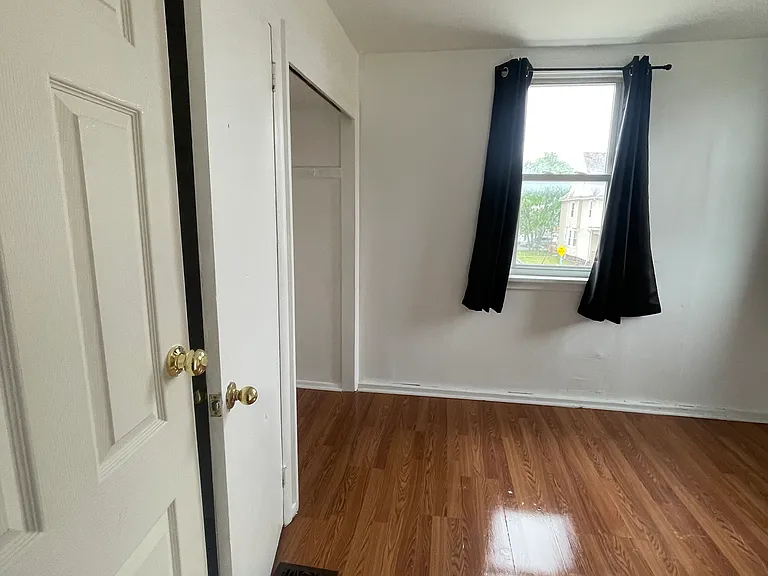 544 1/2 Lyell Ave — Photo 6